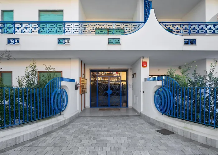 The Reef 4*